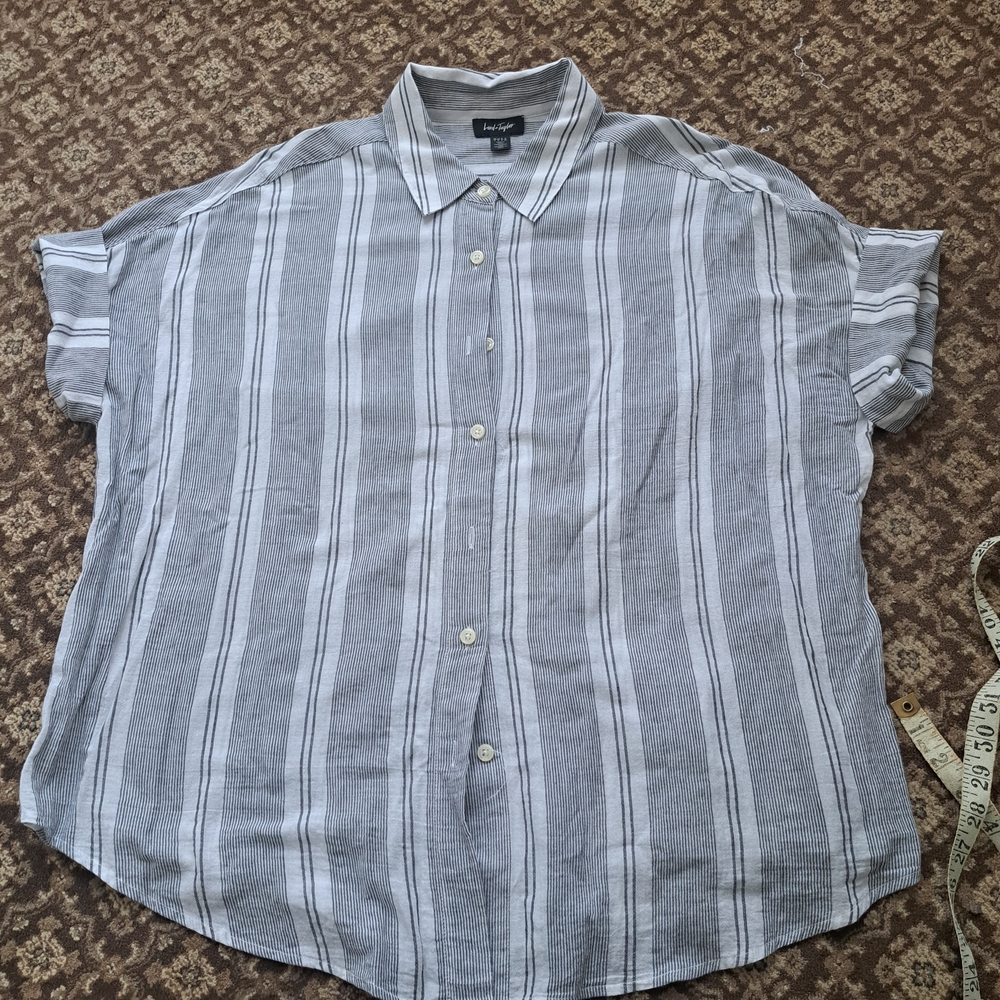 Lord & Taylor Gray Striped Button-Down Shirt